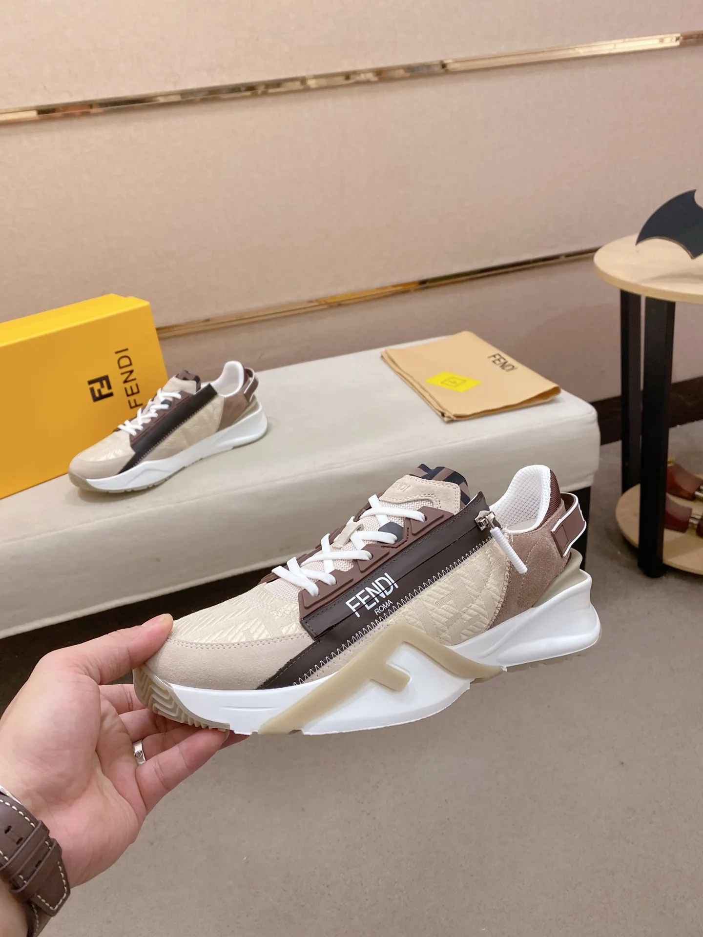 Factory price: 540💰(high version) [Fendi] Fendi’s latest casual shoes for men! Available at counters simultaneously! A one-to-one replica of the original. Made entirely of imported top-grain calfskin, the interior is made of top-grain water-dyed cowhide, and the original factory-supplied rubber outsole. Leading new fashion concepts. Matching code: 38-44 can be customized, 45 is not returnable!